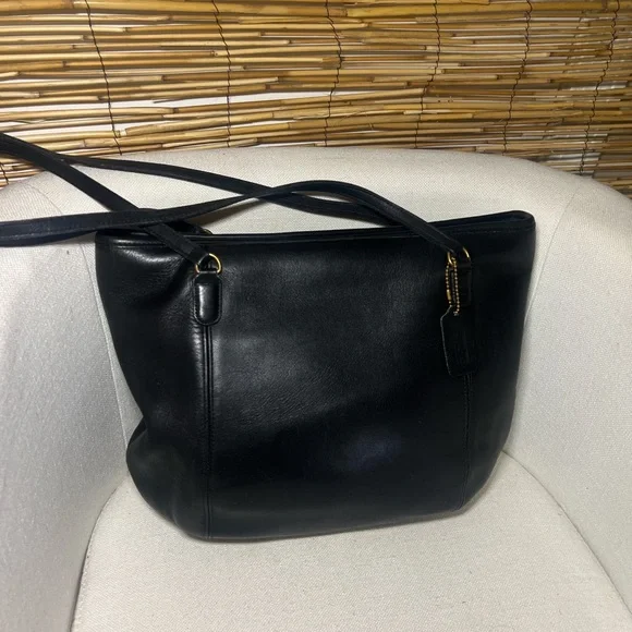 Vintage Coach Black Leather Shoulder Tote 9993 - Picture 2 of 9